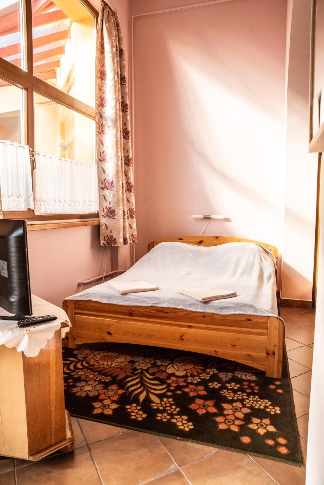 Gesztenye Apartman Makó Exterior foto