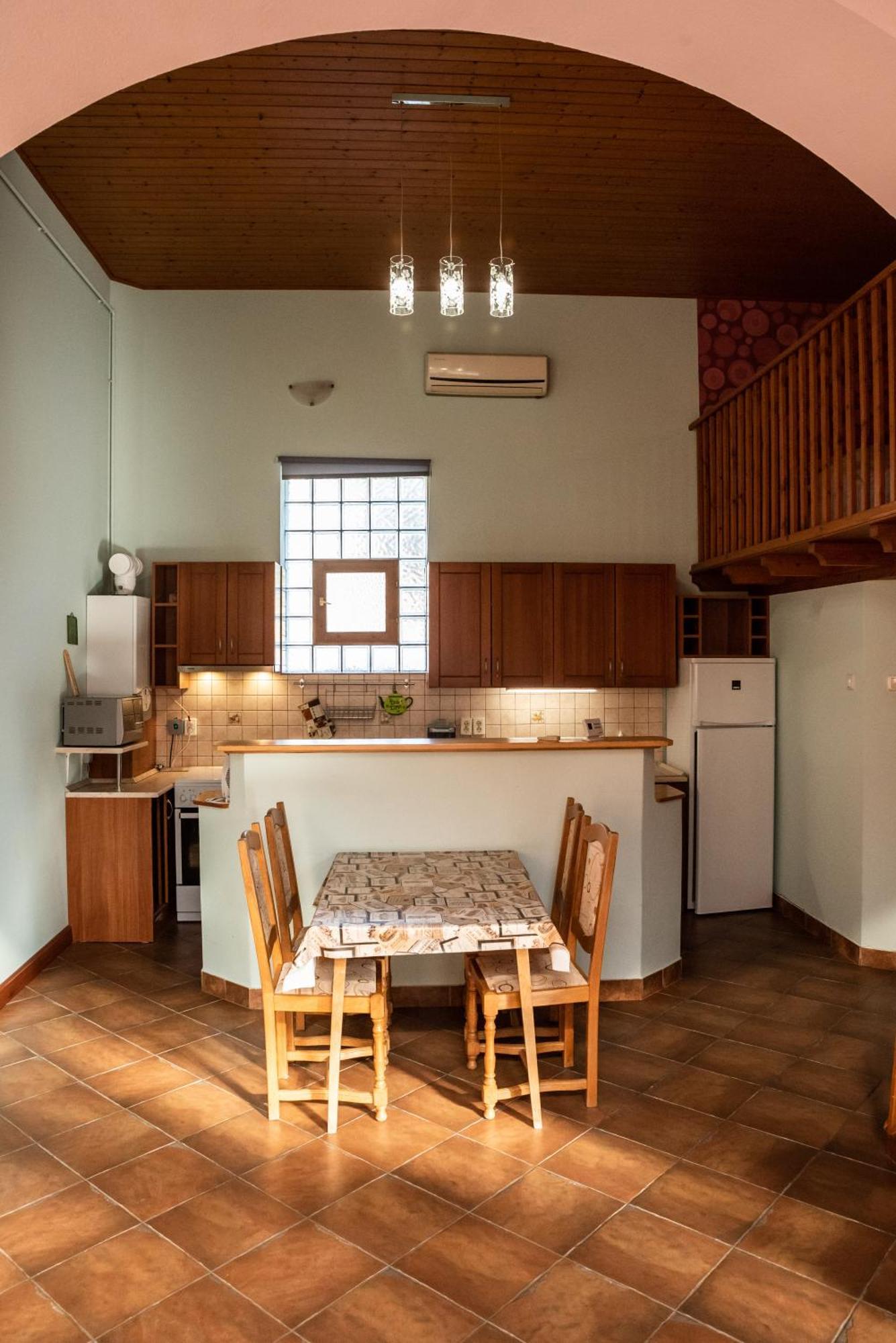 Gesztenye Apartman Makó Exterior foto
