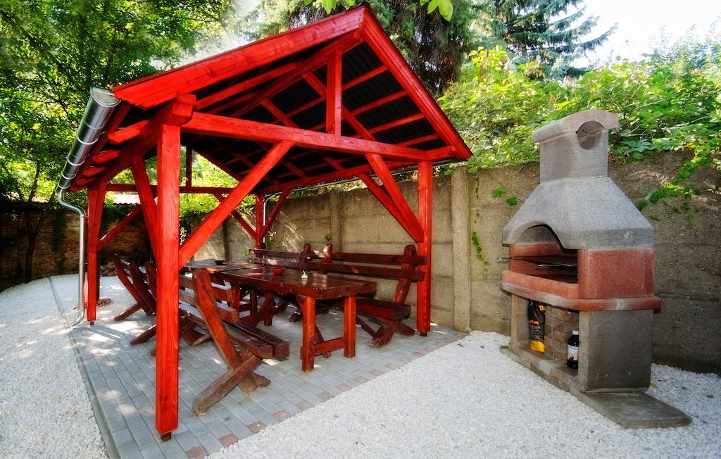 Gesztenye Apartman Makó Exterior foto
